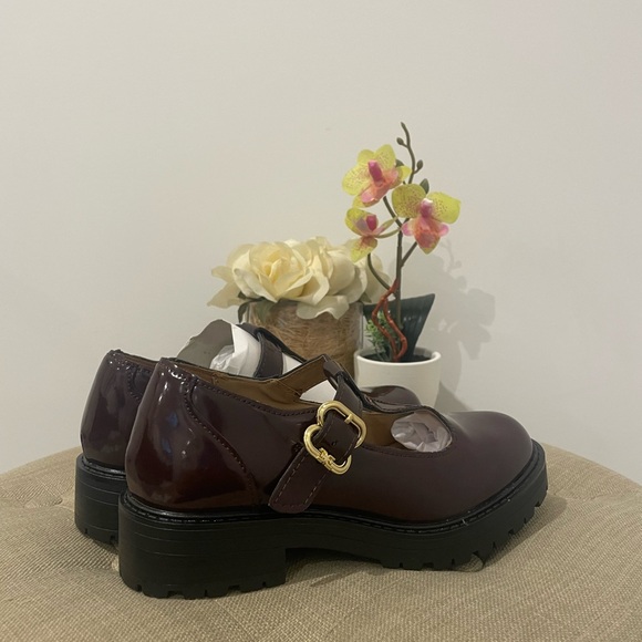 *New* Sam Edelman Burgundy and Gold T-Strap Kids Shoes - Picture 5 of 14